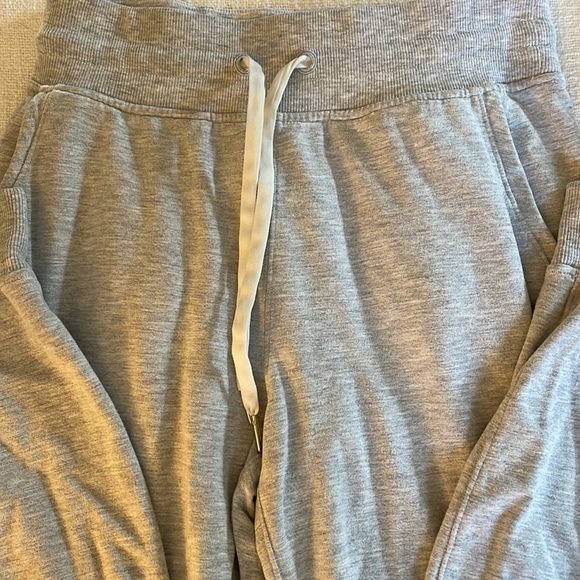 Lululemon Joggers EUC - Picture 2 of 3